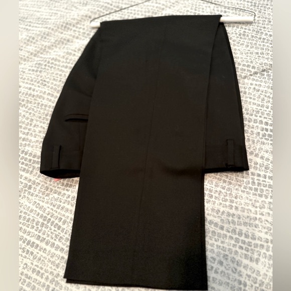 Express Men’s Black Suit - Picture 7 of 8